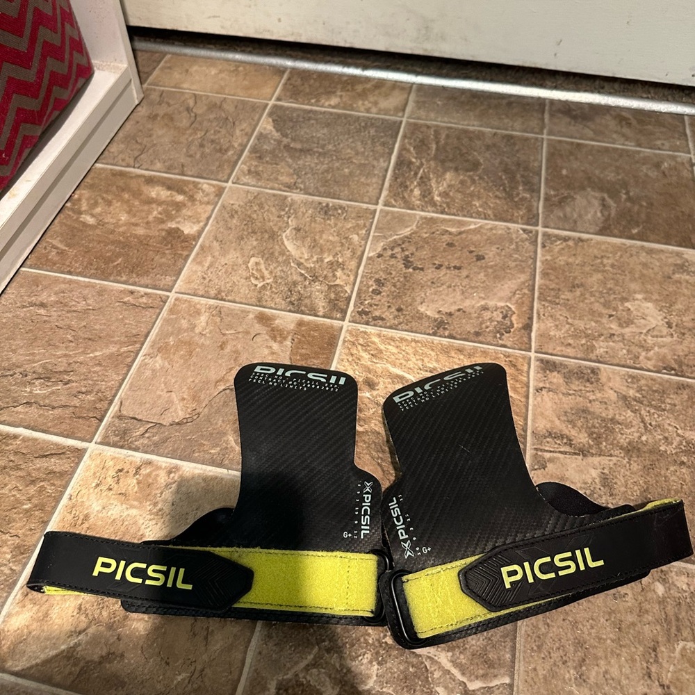 Picsil Black and Yellow Grips
